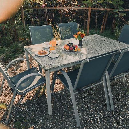 Armonia Altach, 2-6 P, 2 Schlafzimmer, Kueche, Parkplatz, Balkon, Wifi, Garten, Stellplatz Fuer Ski Luaran gambar