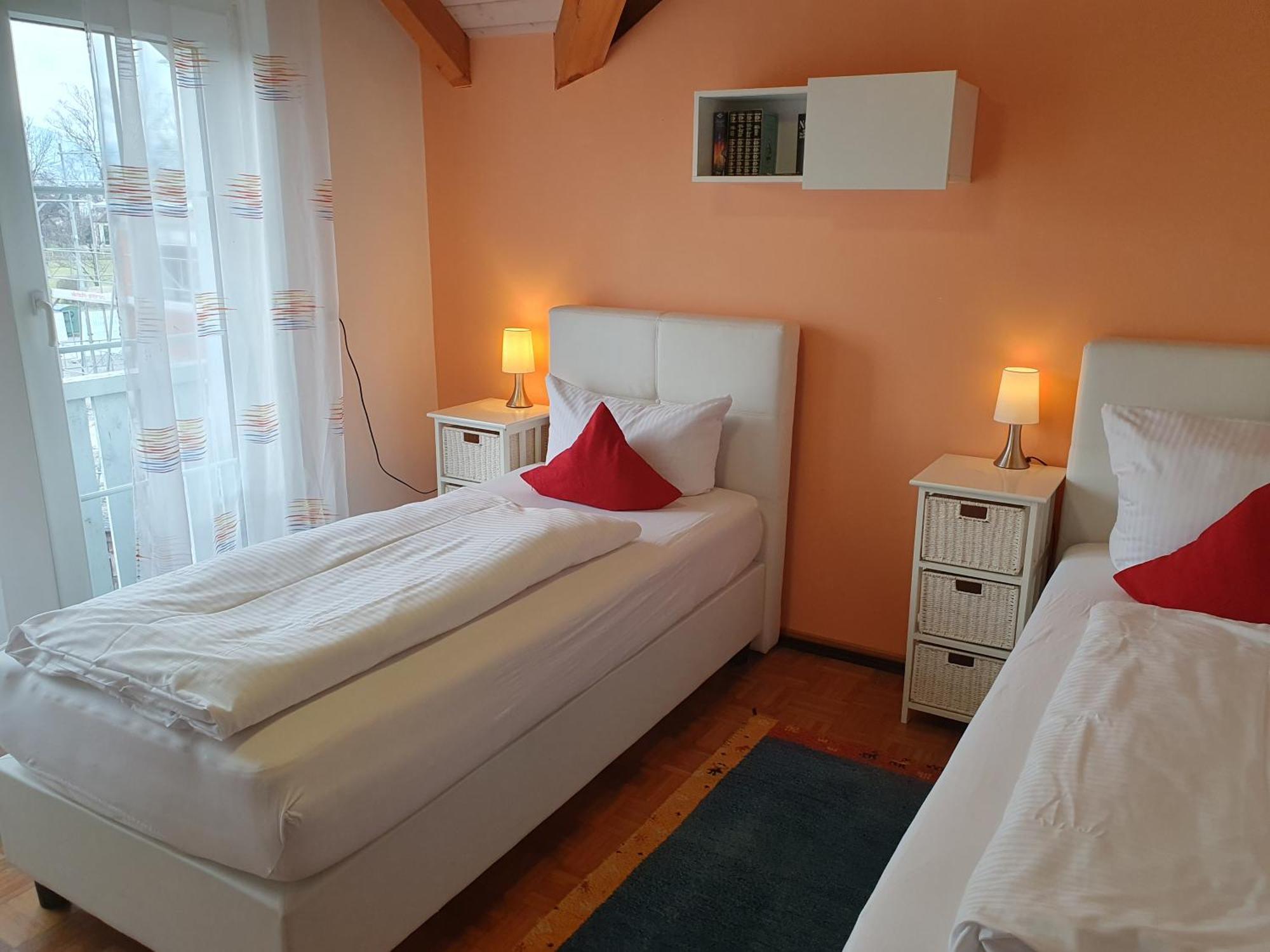 Armonia Altach, 2-6 P, 2 Schlafzimmer, Kueche, Parkplatz, Balkon, Wifi, Garten, Stellplatz Fuer Ski Luaran gambar