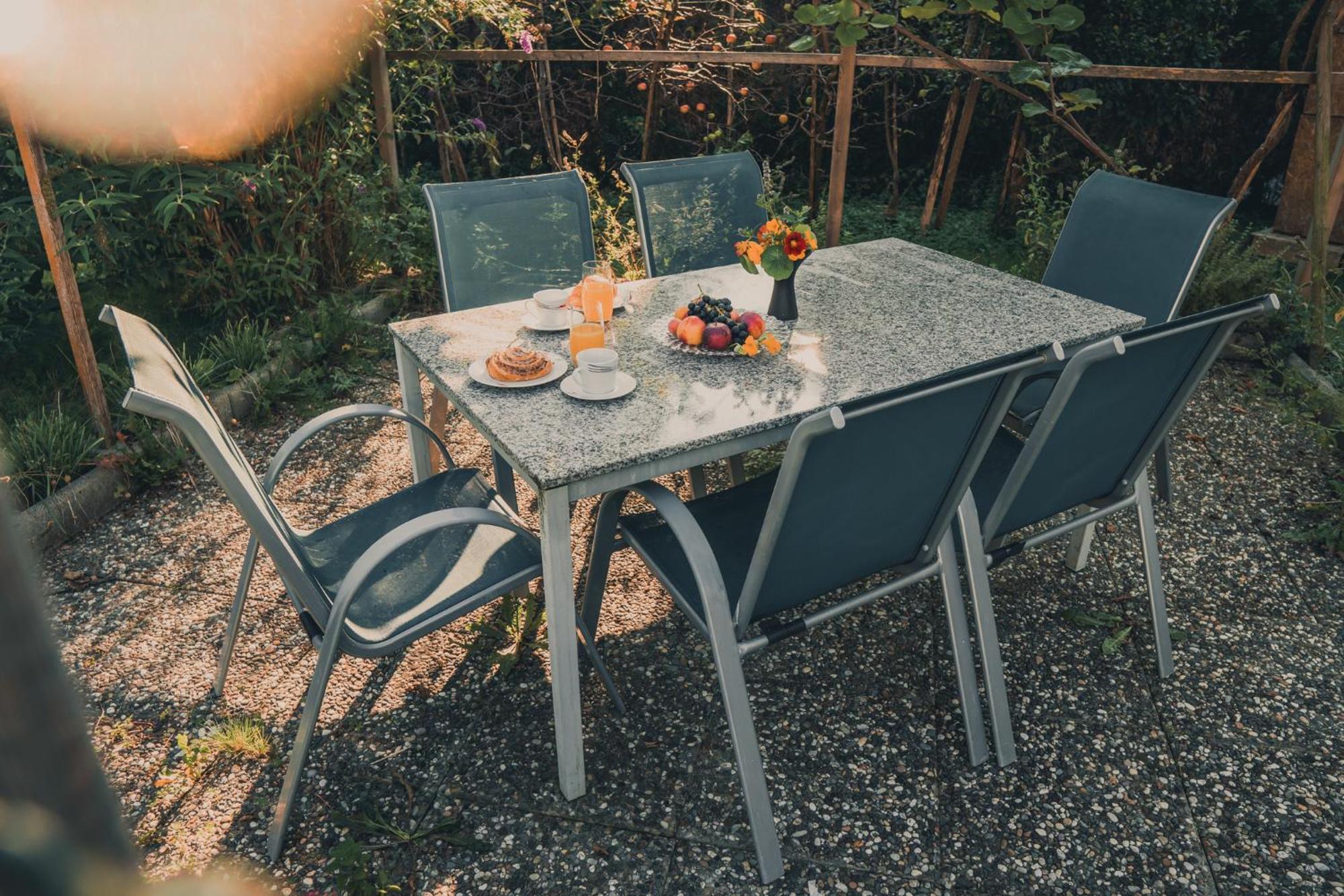 Armonia Altach, 2-6 P, 2 Schlafzimmer, Kueche, Parkplatz, Balkon, Wifi, Garten, Stellplatz Fuer Ski Luaran gambar